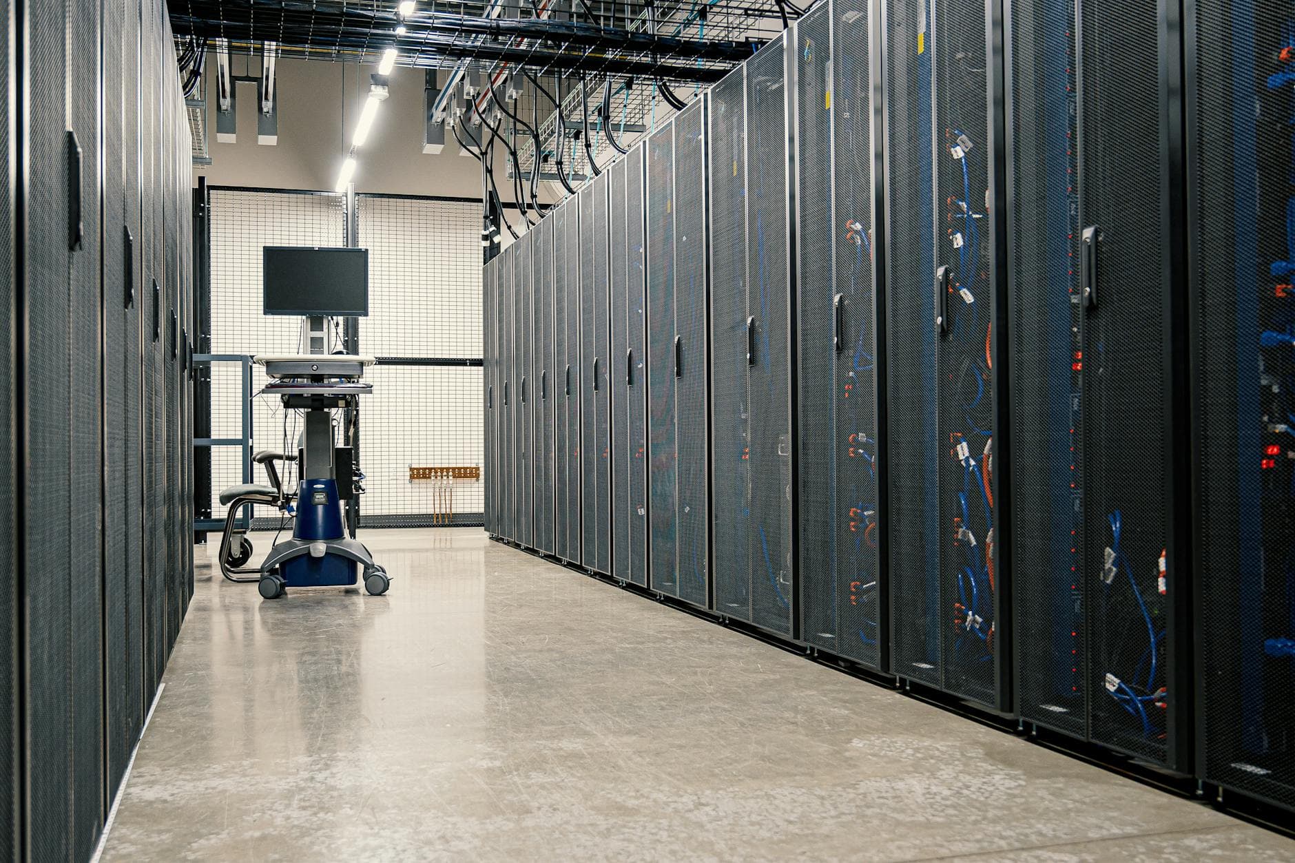 Illustration of UK Data Center Latency: Achieve Sub-10ms TTFB with Stunning Performance